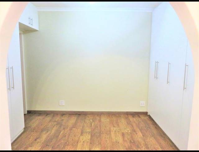 5 BEDROOM HOUSE FOR SALE IN MIDDEDORP